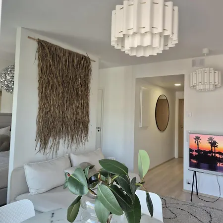 Portside Lux -private Free Parking-1night Cruise Parking Included Apartmán *